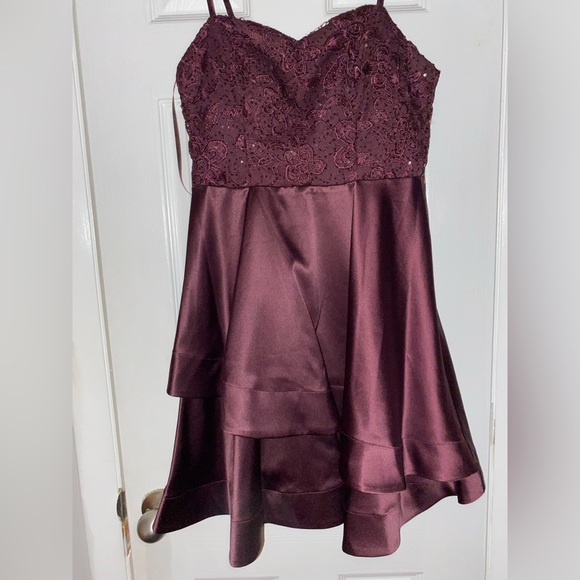 Special occasion dress BRAND NEW NEVER WORN - Picture 8 of 9